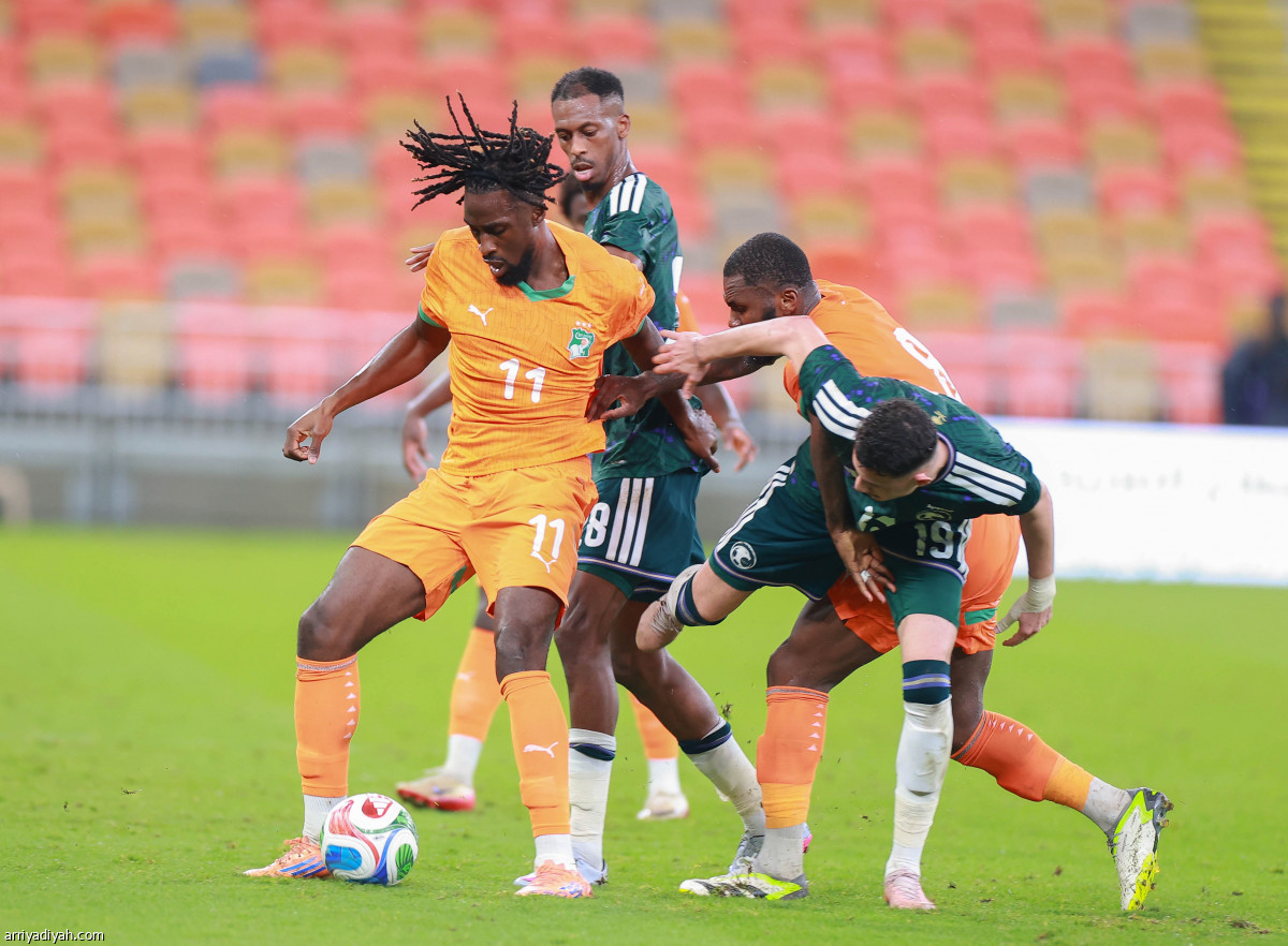 المنتخب يفوز