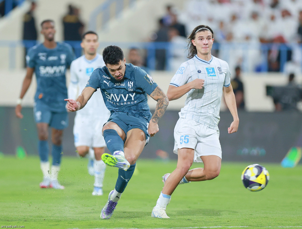 الأزرق يتأهل