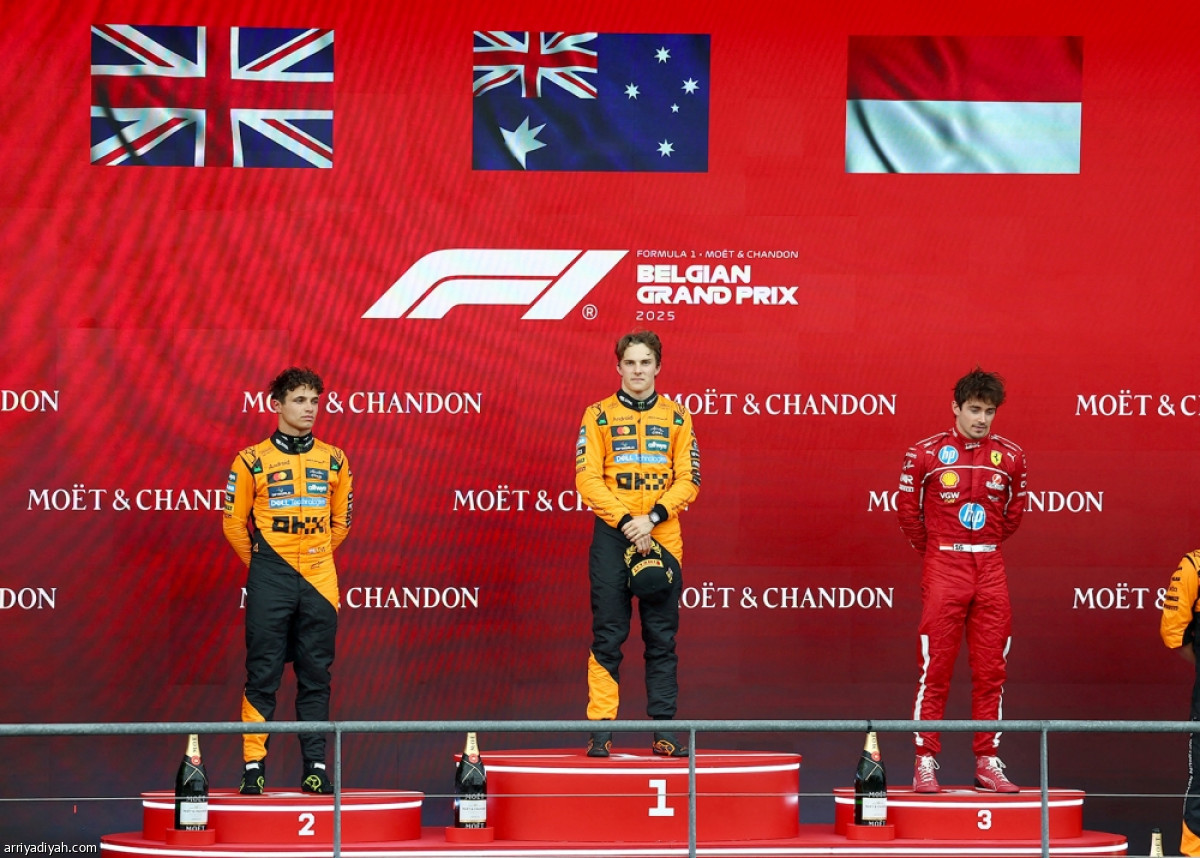 البطل يحتفل