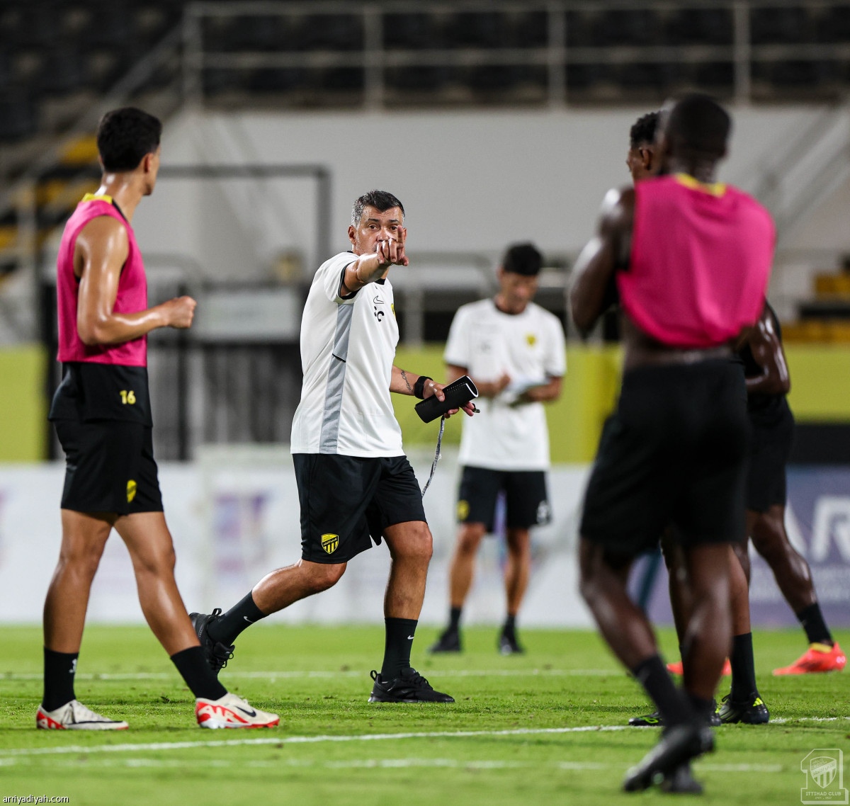 اللقاء الأول