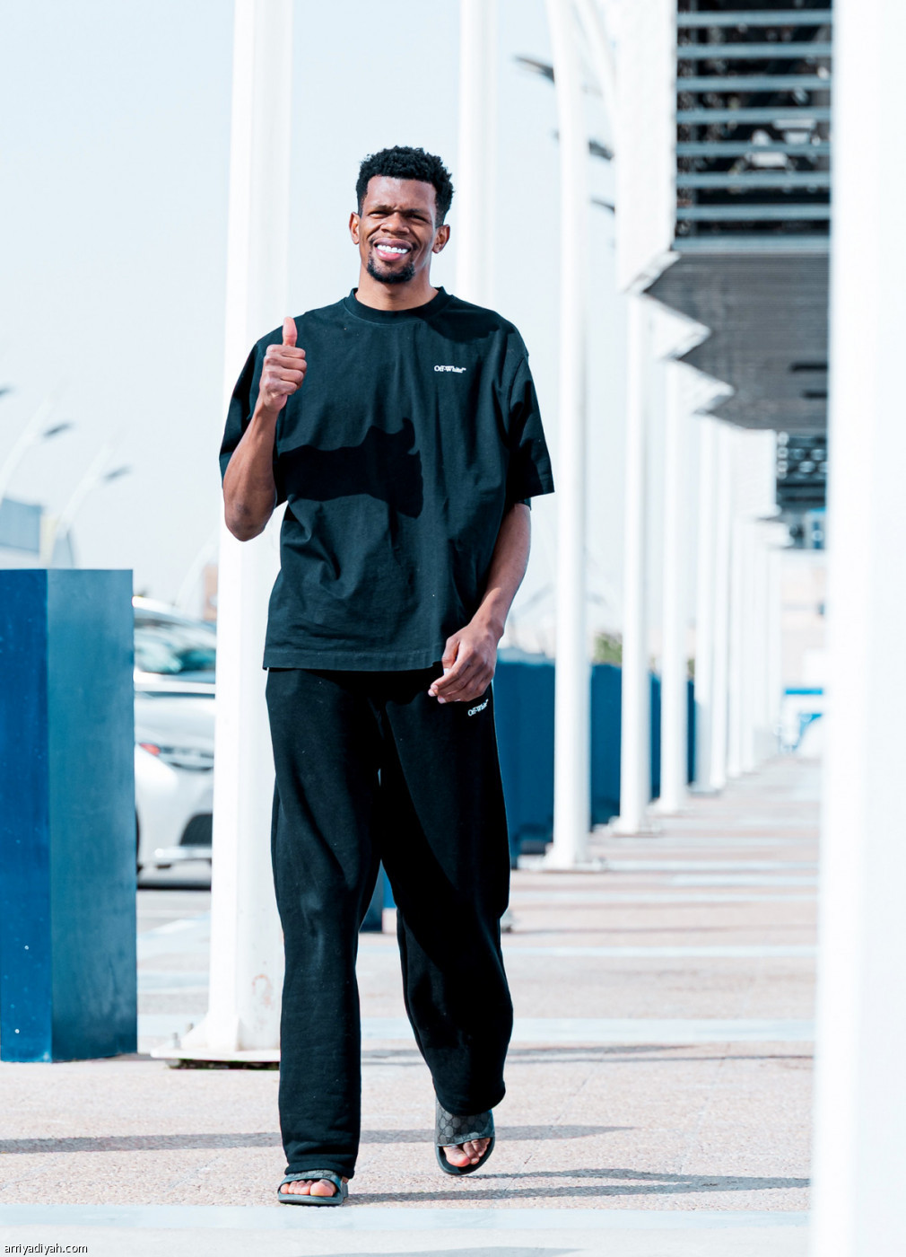 توافد «أزرق»